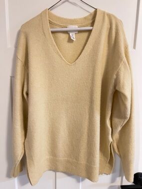 H&M Pale Yellow V-Neck Sweater